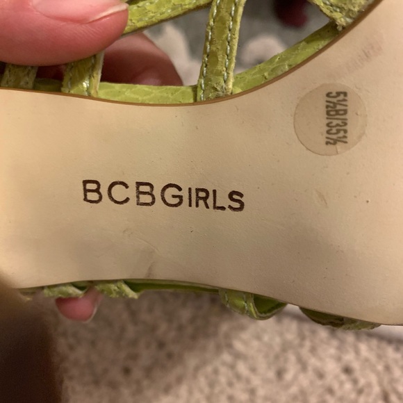 BCBG Pastel Lime Green Women’s Heels - Picture 3 of 4